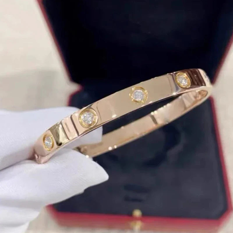 Classic Bracelet with Mother-of-Pearl and Zirconia Detail